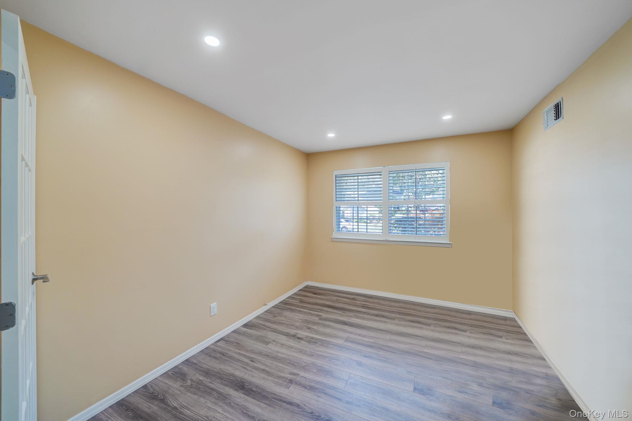 27 Huntingdale Way, Middle Island, NY 11953