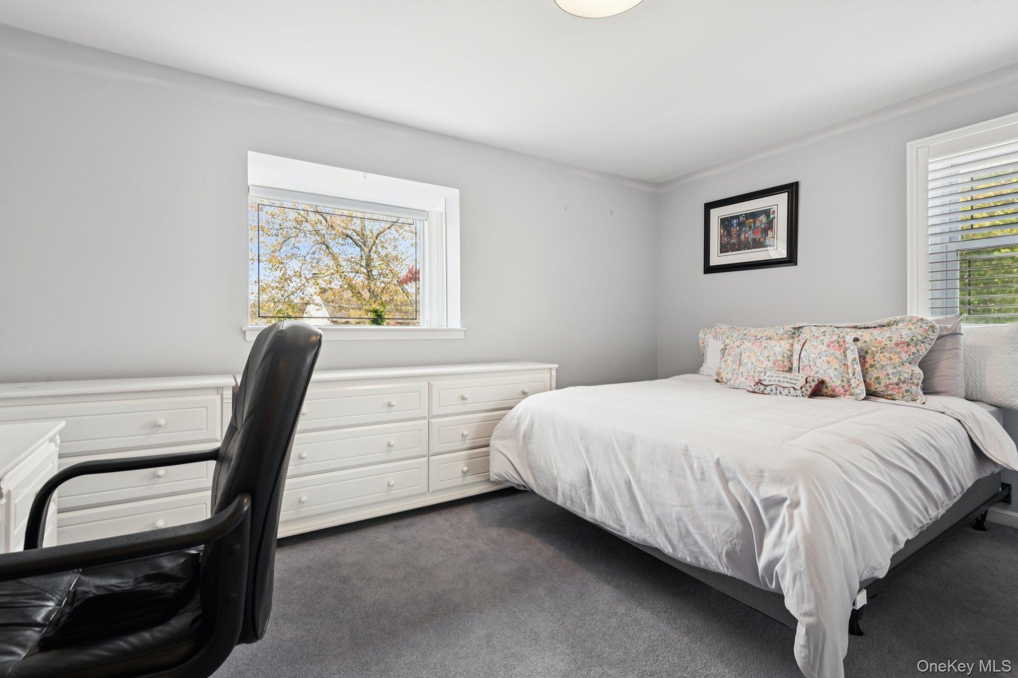 987 S End, Woodmere, NY 11598