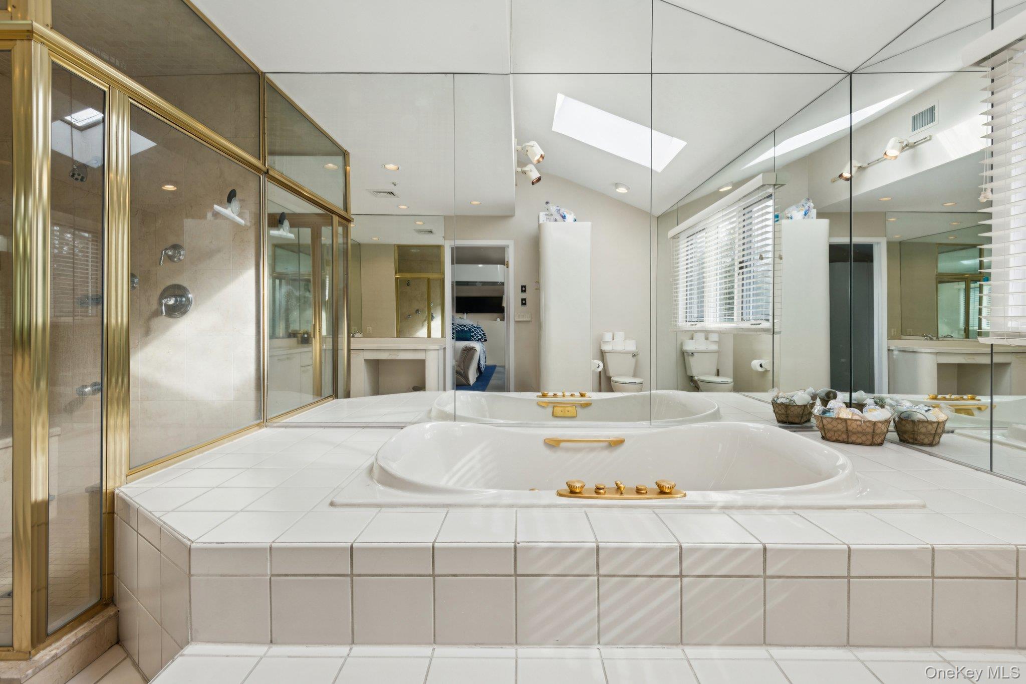 987 S End, Woodmere, NY 11598