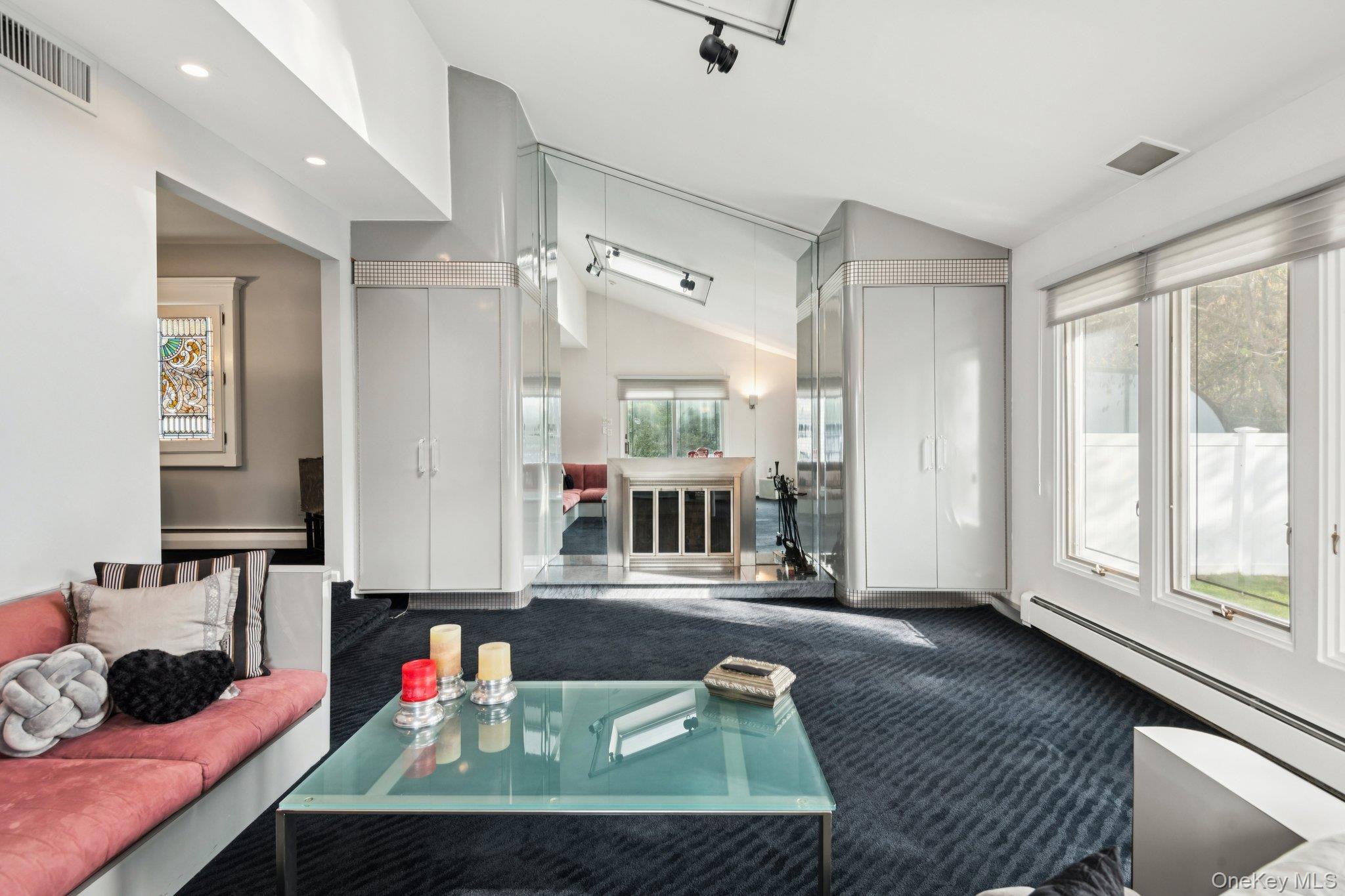 987 S End, Woodmere, NY 11598