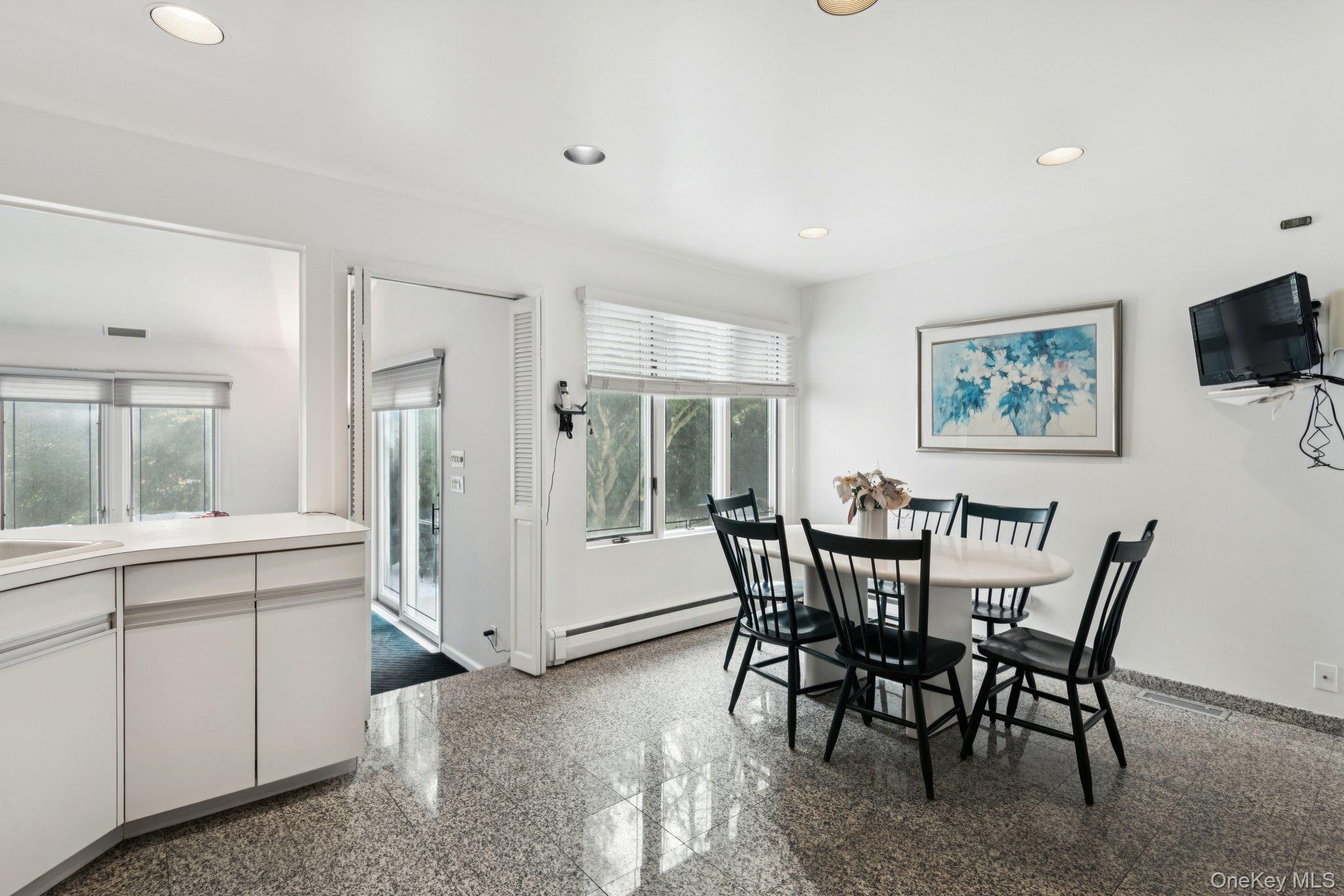 987 S End, Woodmere, NY 11598