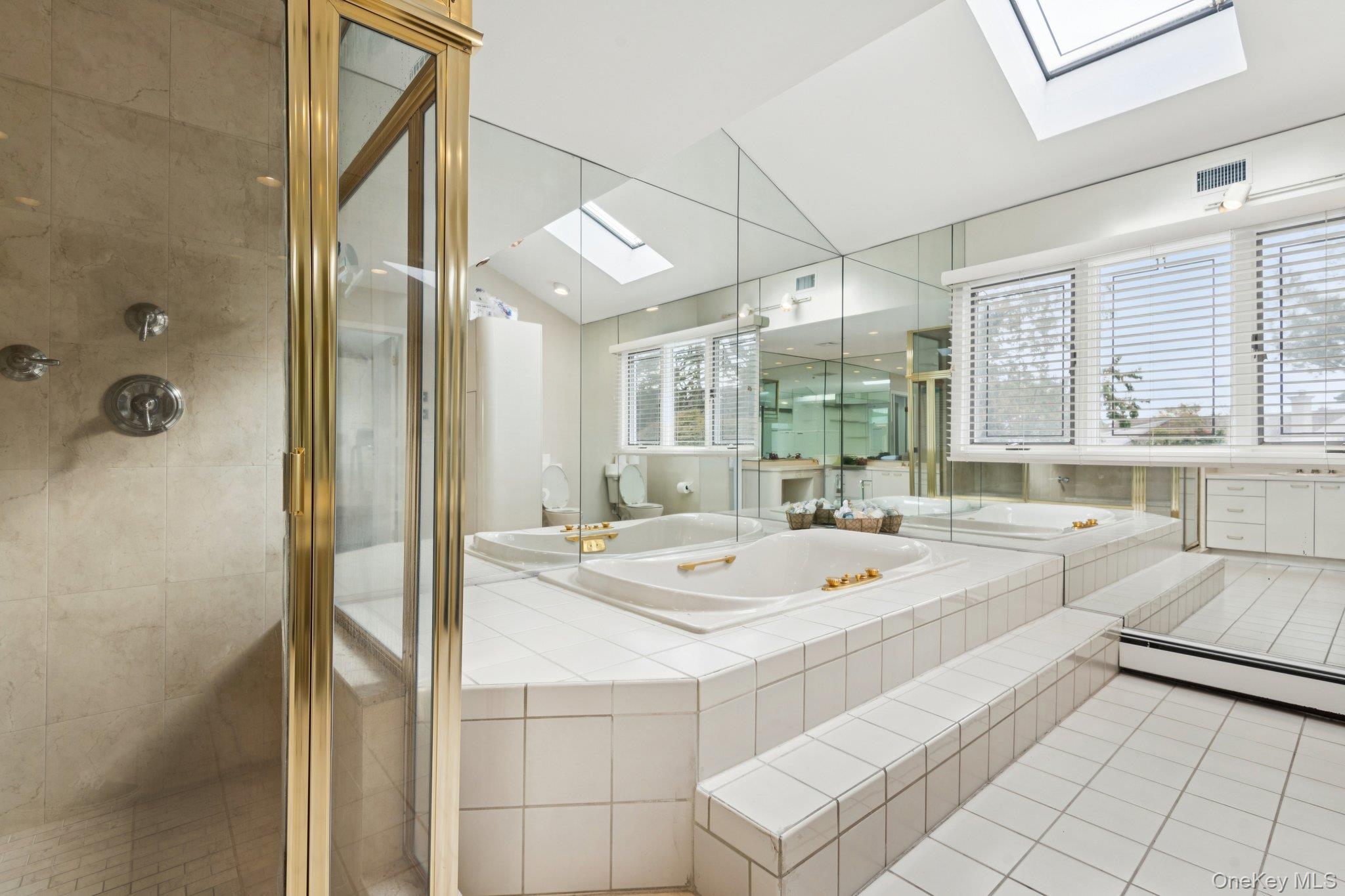 987 S End, Woodmere, NY 11598