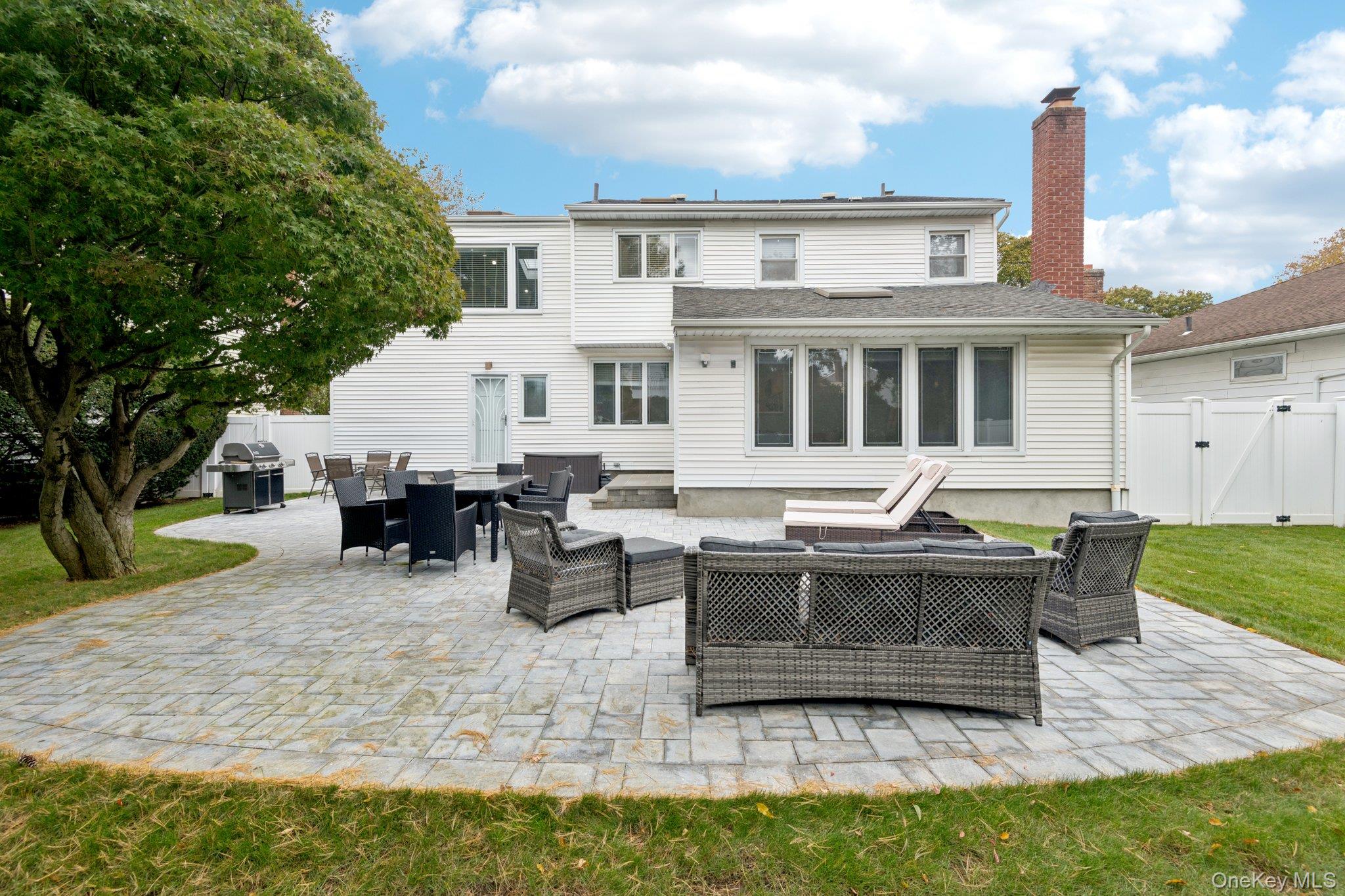 987 S End, Woodmere, NY 11598