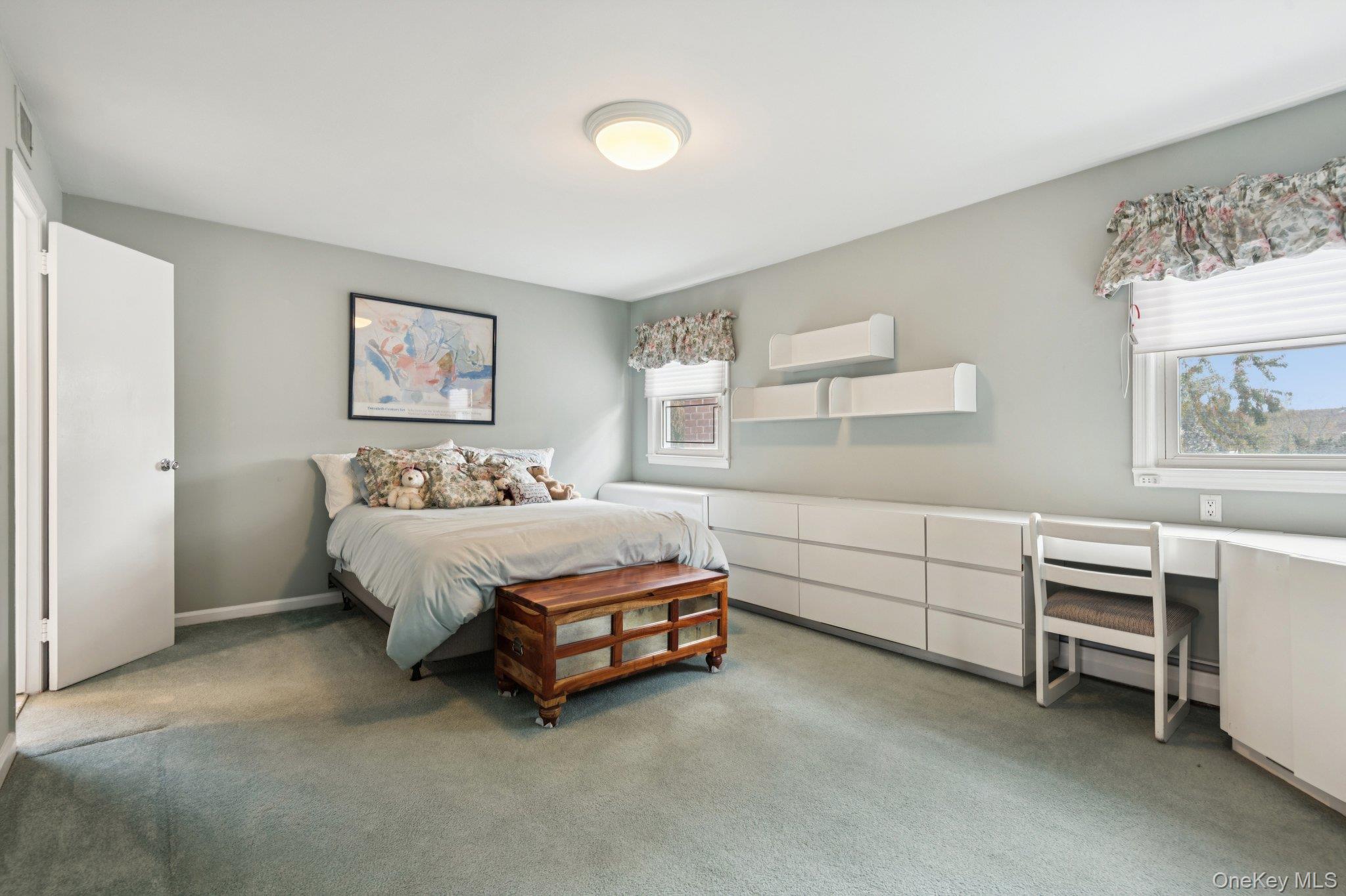 987 S End, Woodmere, NY 11598