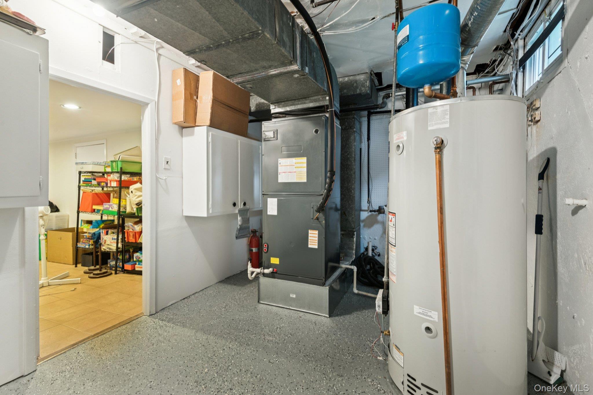 987 S End, Woodmere, NY 11598