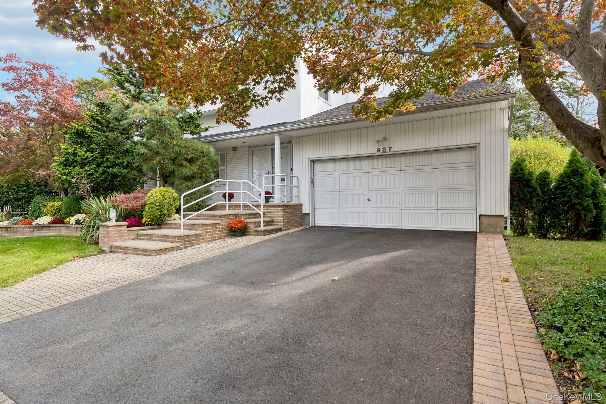 987 S End, Woodmere, NY 11598