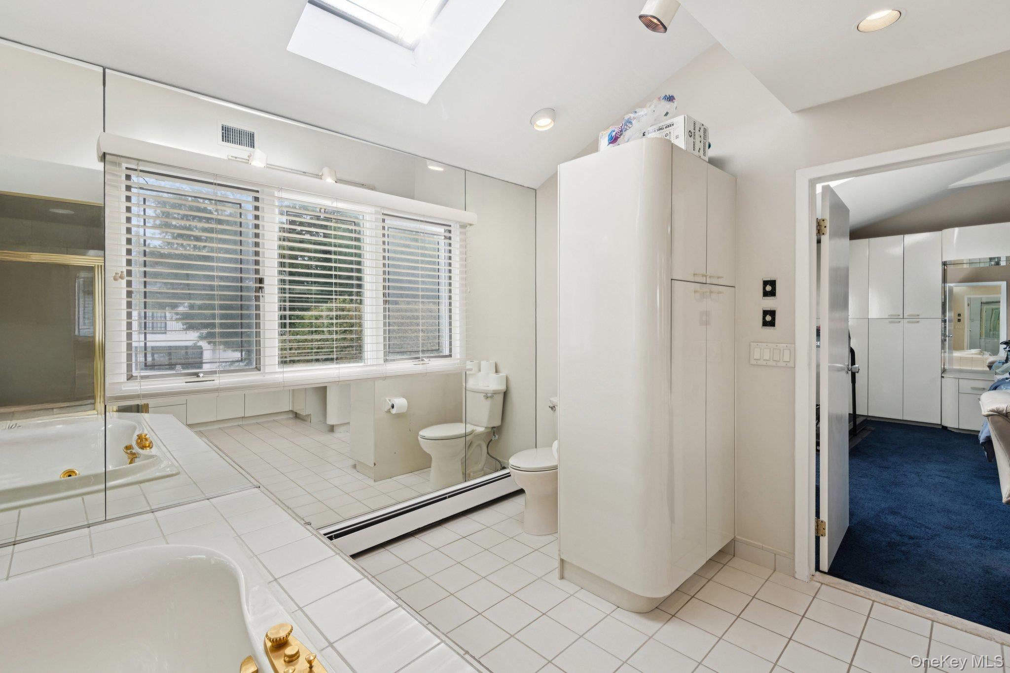 987 S End, Woodmere, NY 11598