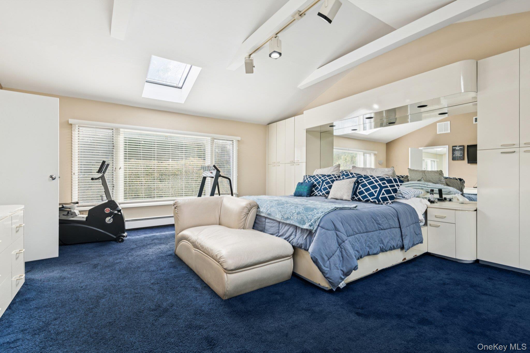 987 S End, Woodmere, NY 11598