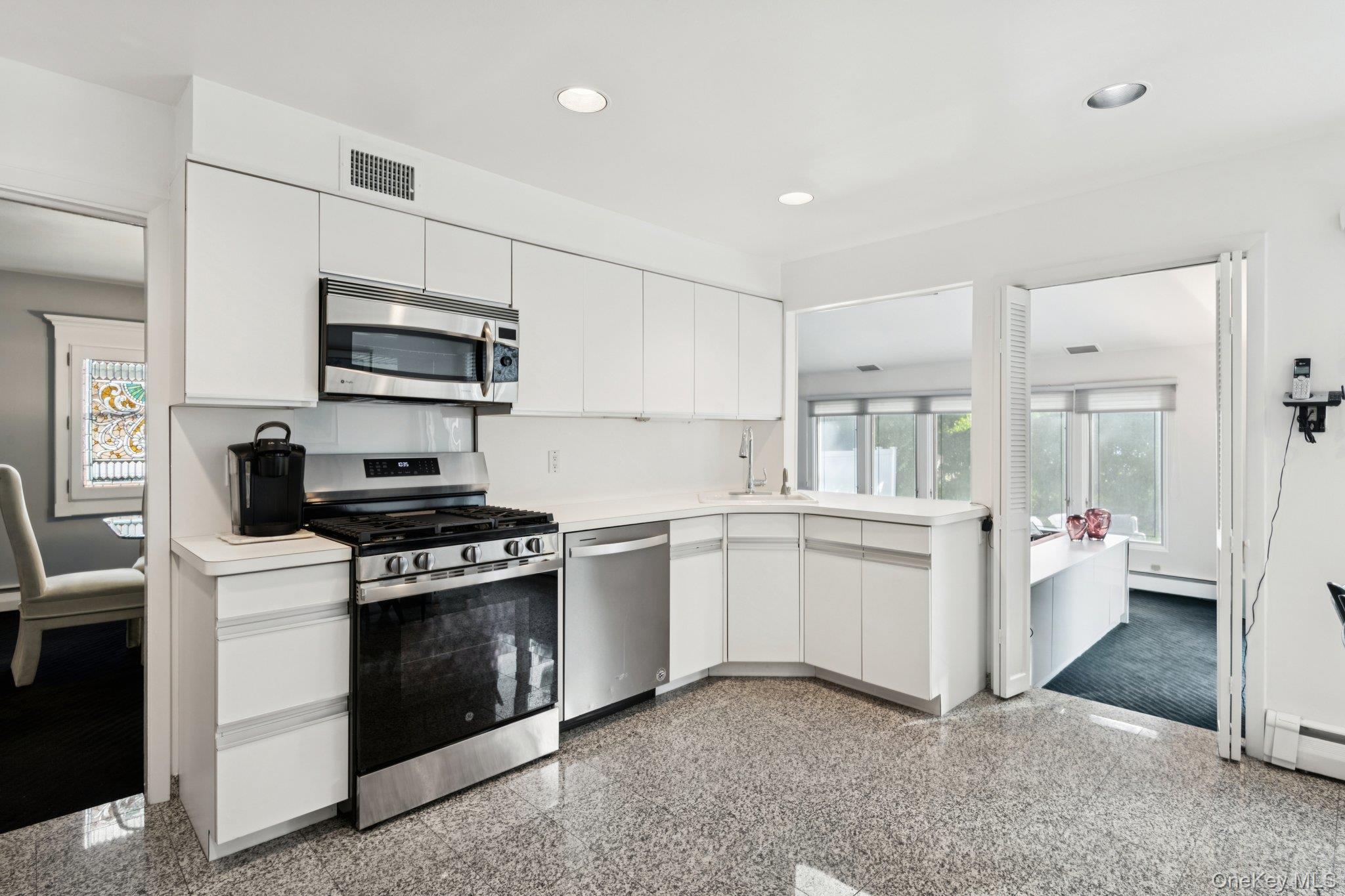 987 S End, Woodmere, NY 11598