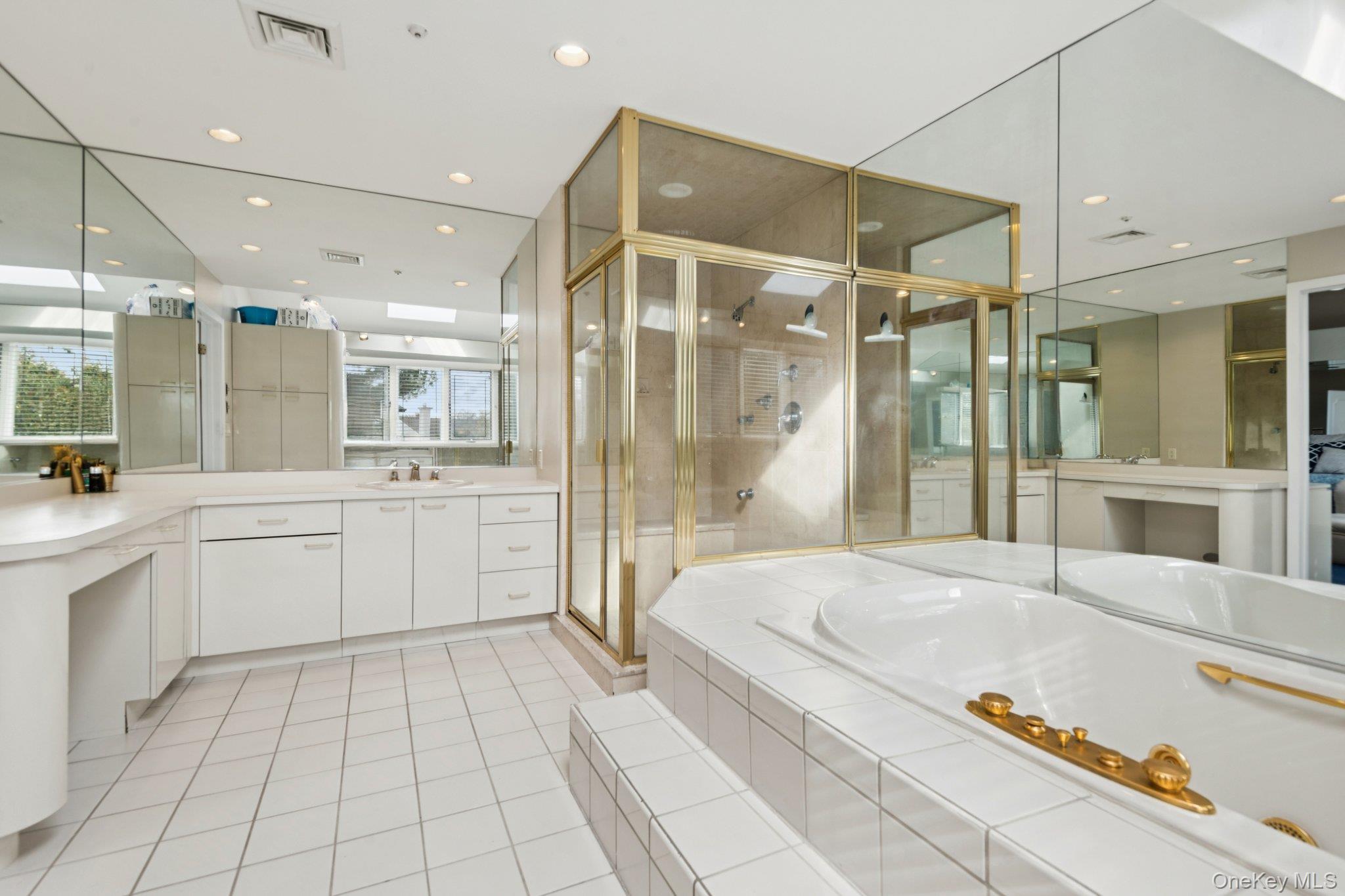 987 S End, Woodmere, NY 11598