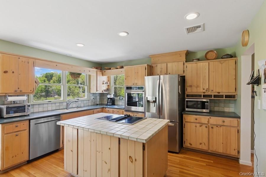 43 Hill Street, Wading River, NY 11792