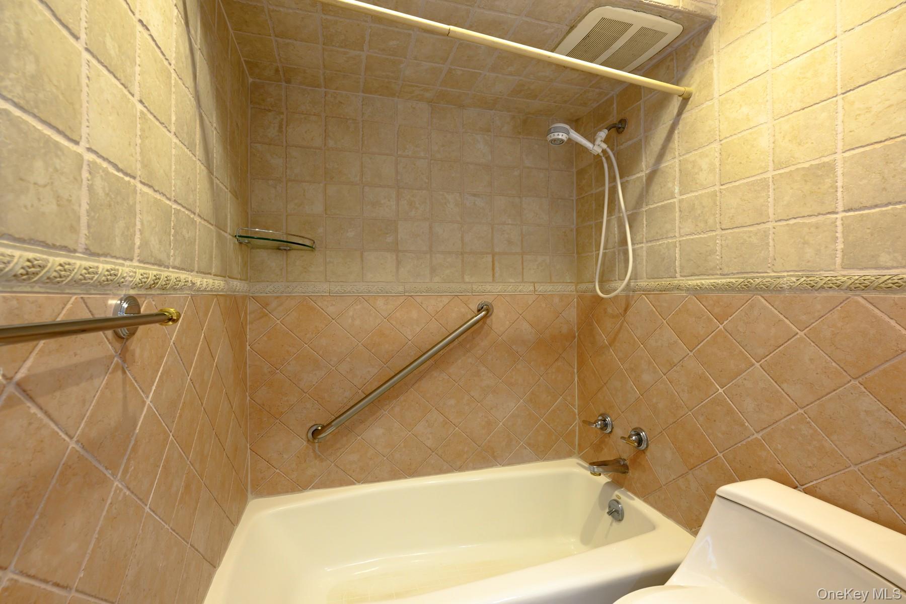 166-41 Powells Cove Boulevard # 4C, Beechhurst, NY 11357