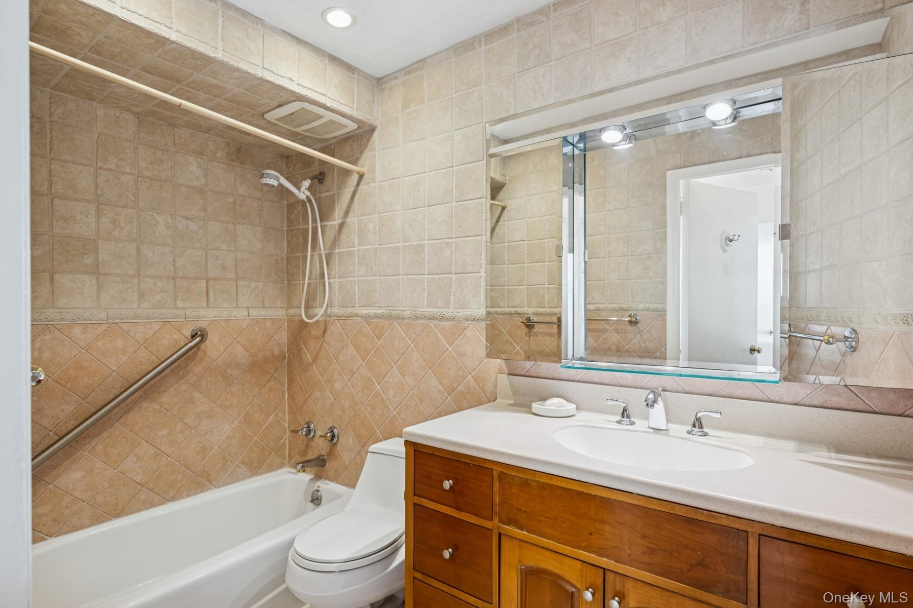 166-41 Powells Cove Boulevard # 4C, Beechhurst, NY 11357