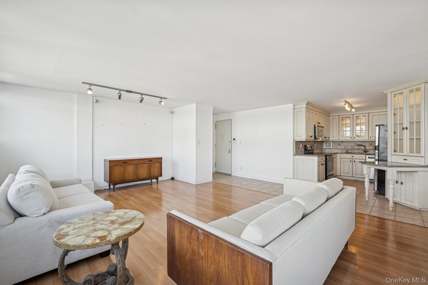 166-41 Powells Cove Boulevard # 4C, Beechhurst, NY 11357