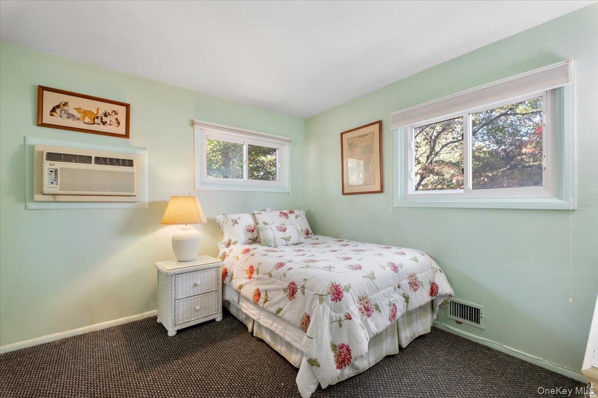 25 Wood Hollow Lane, New Rochelle, NY 10804