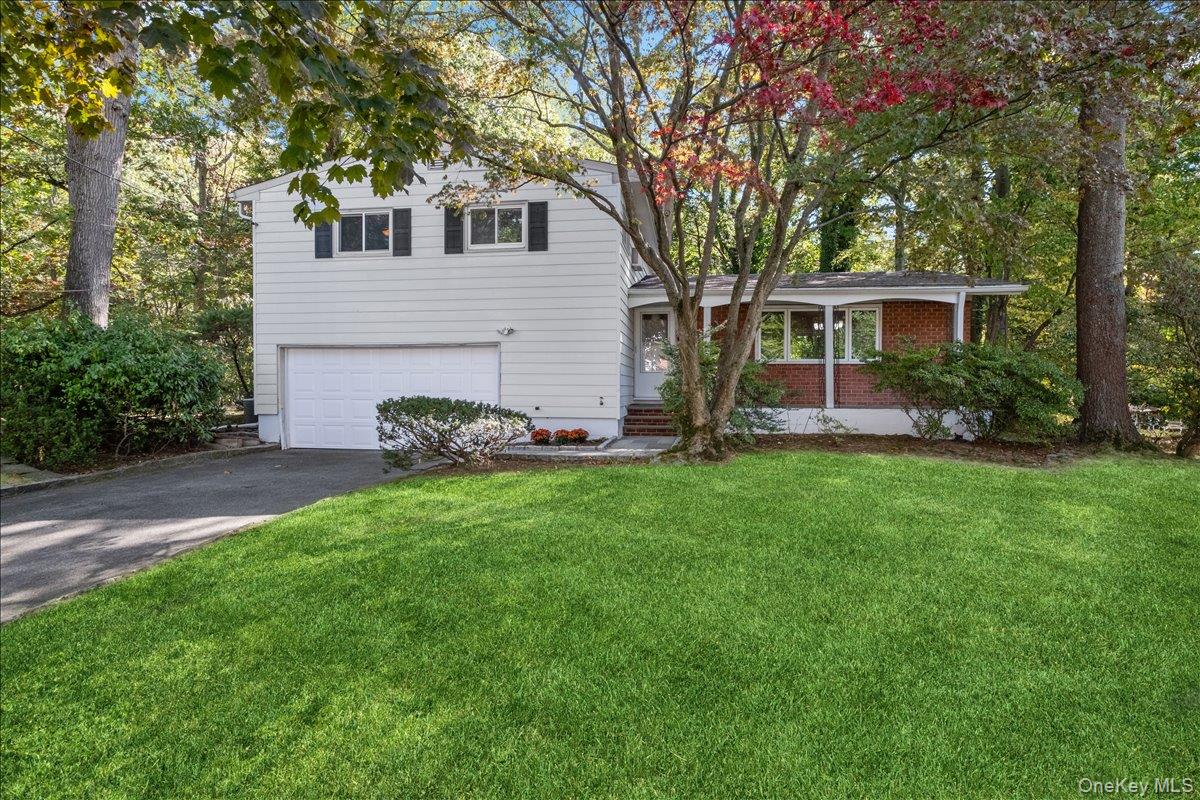 25 Wood Hollow Lane, New Rochelle, NY 10804