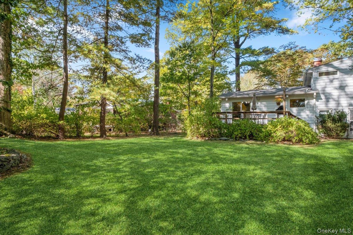 25 Wood Hollow Lane, New Rochelle, NY 10804