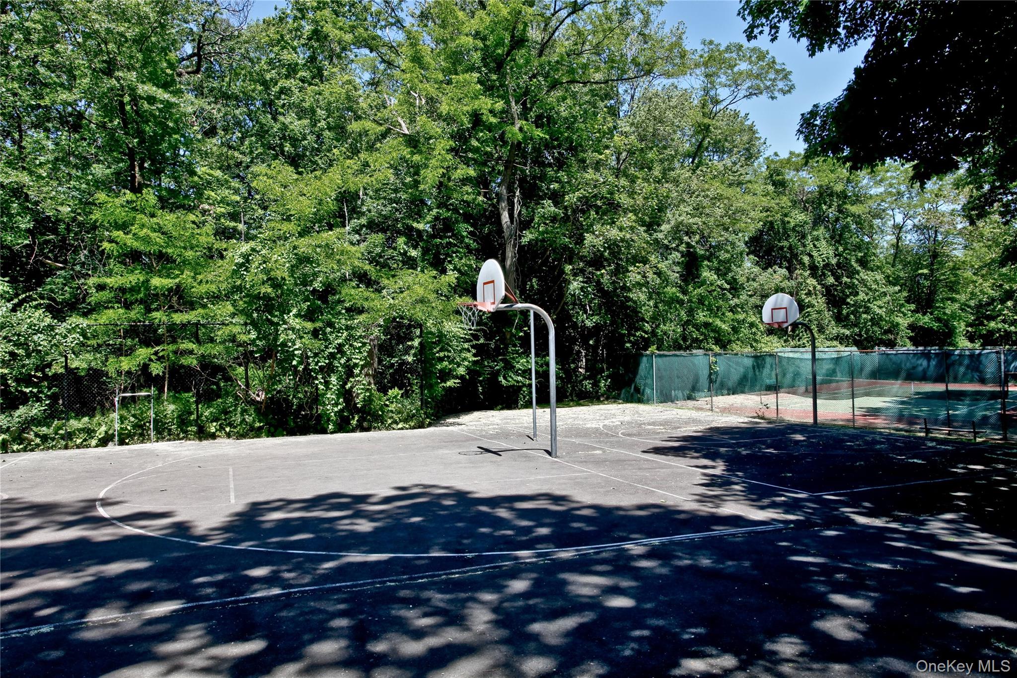 25 Wood Hollow Lane, New Rochelle, NY 10804