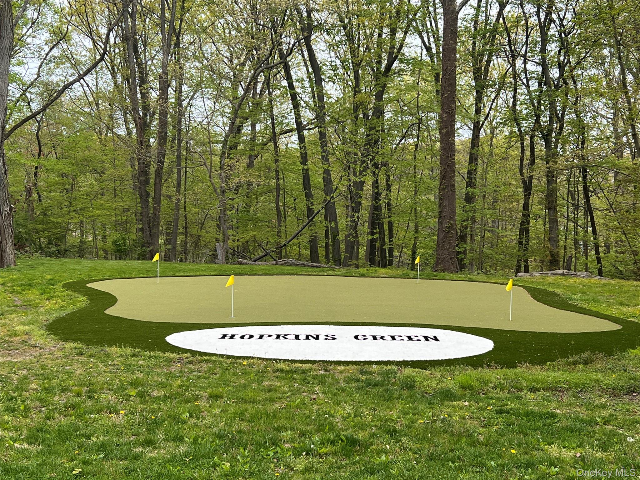 25 Wood Hollow Lane, New Rochelle, NY 10804