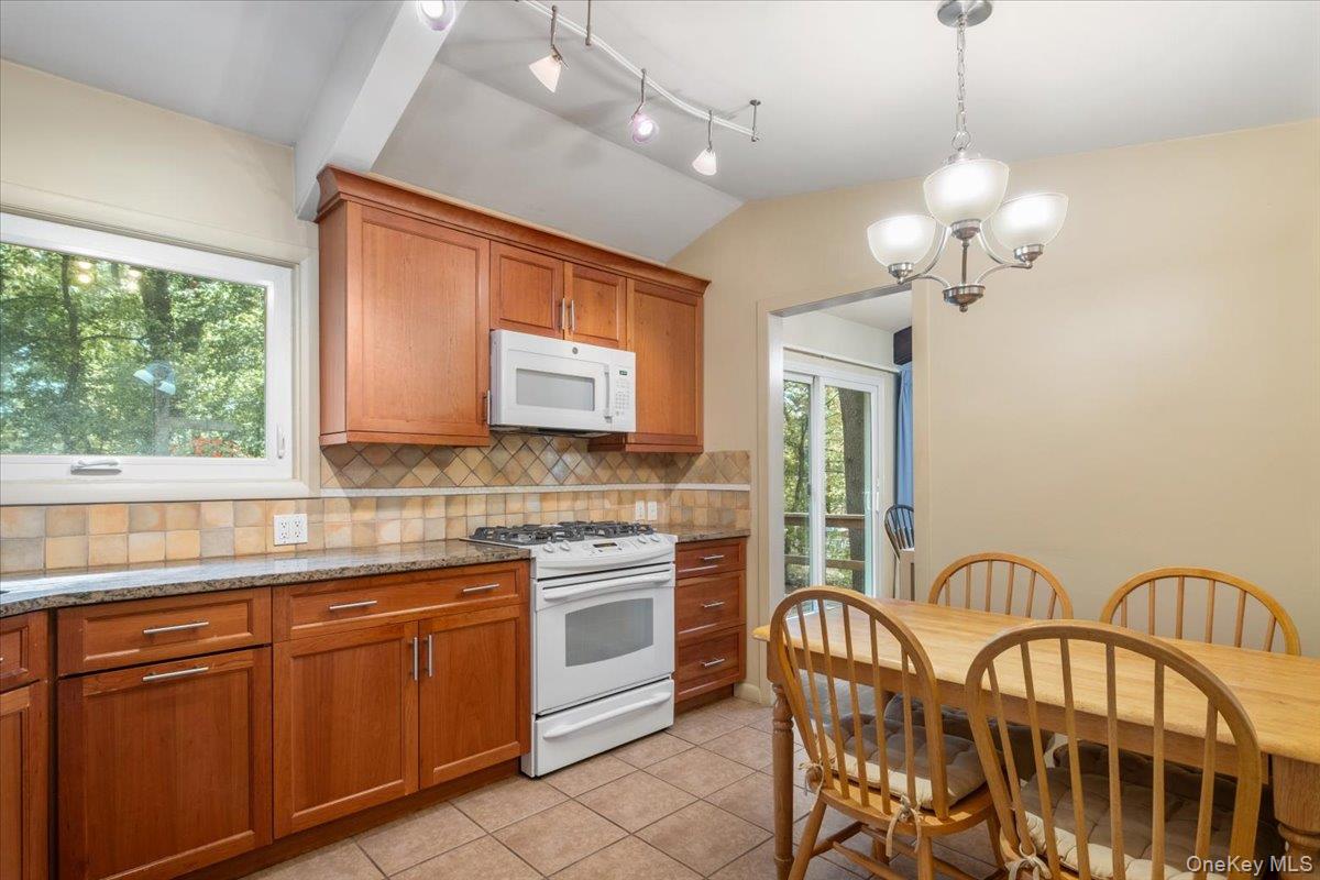 25 Wood Hollow Lane, New Rochelle, NY 10804