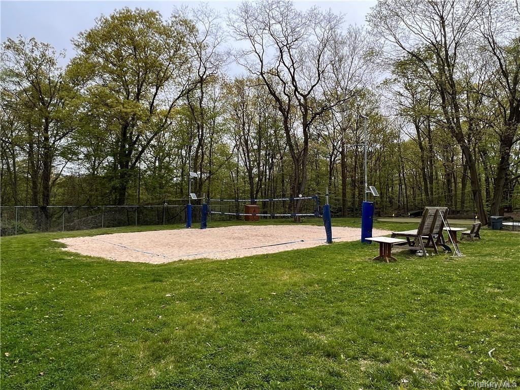 25 Wood Hollow Lane, New Rochelle, NY 10804