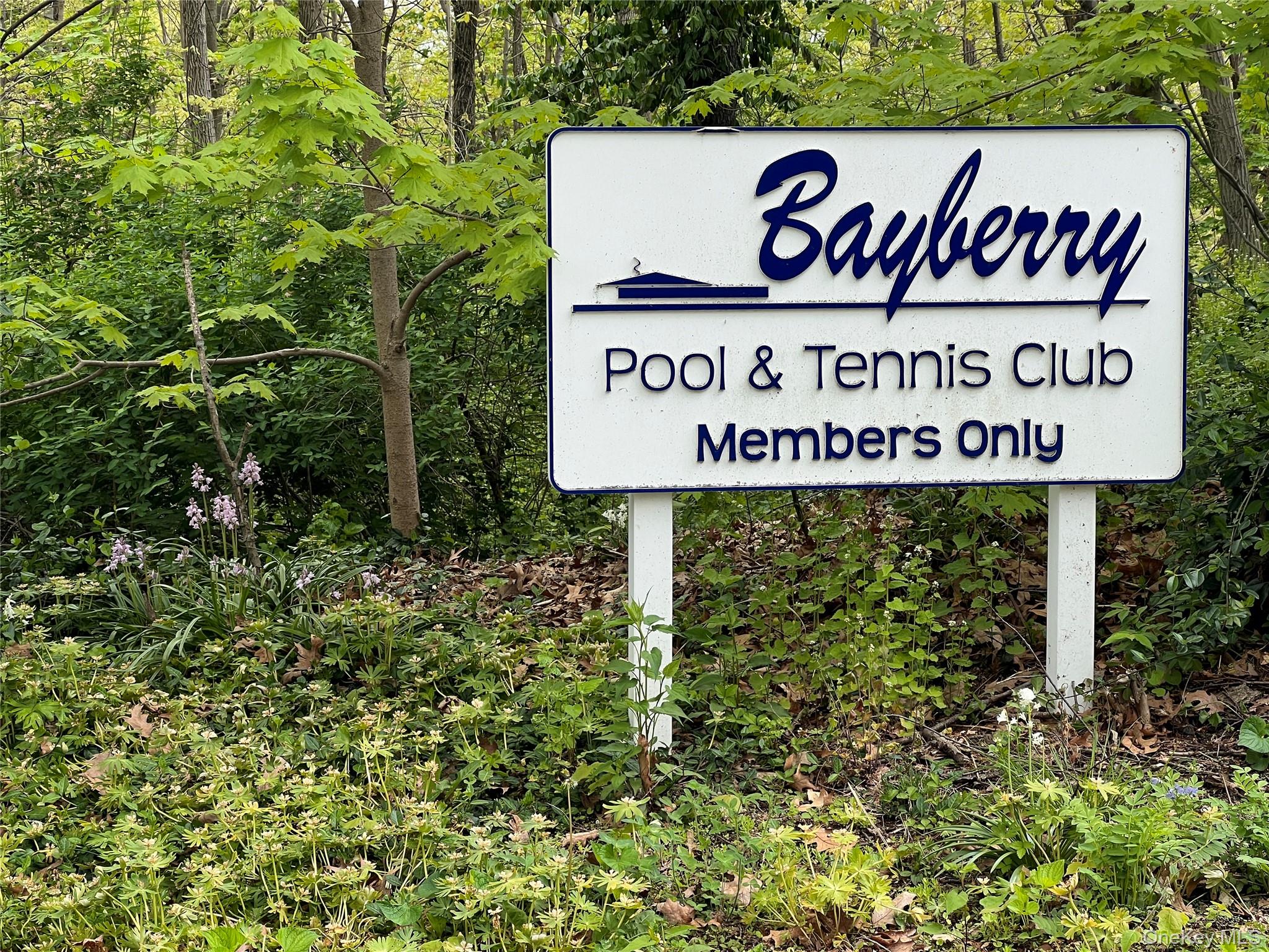 25 Wood Hollow Lane, New Rochelle, NY 10804