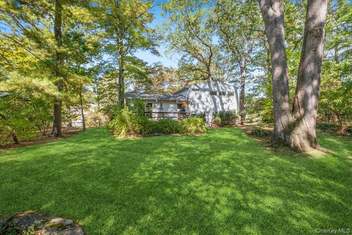 25 Wood Hollow Lane, New Rochelle, NY 10804