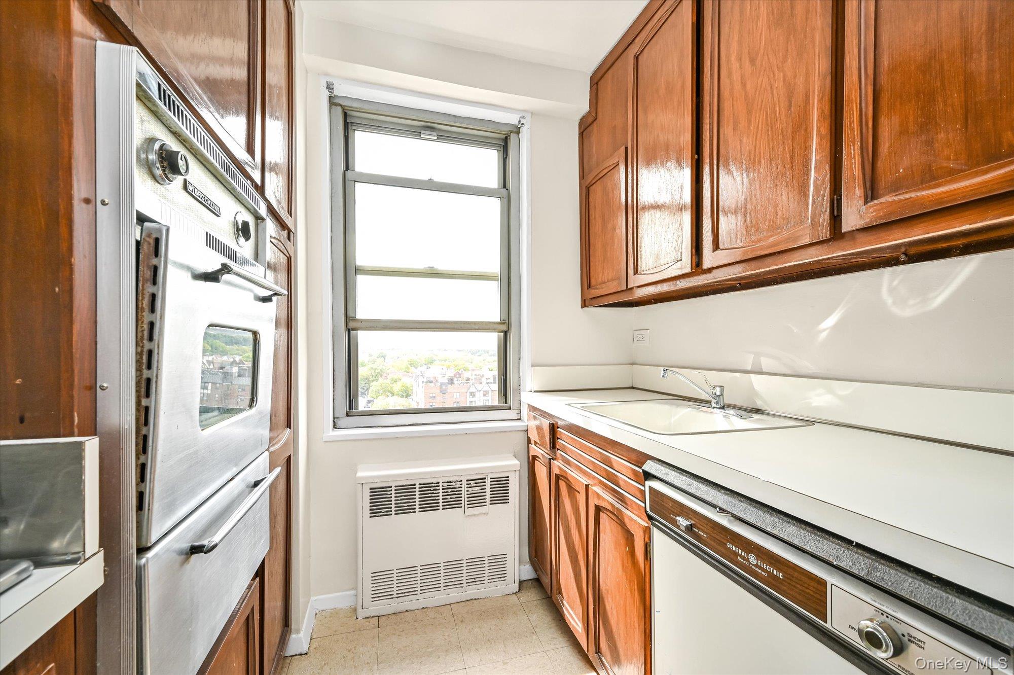 70-25 yellowstone Boulevard # 14m, Forest Hills, NY 11375