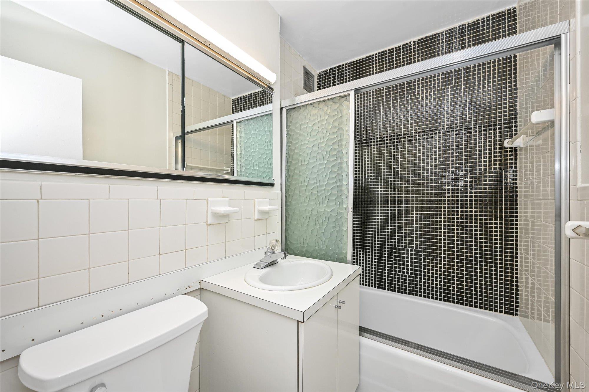 70-25 yellowstone Boulevard # 14m, Forest Hills, NY 11375