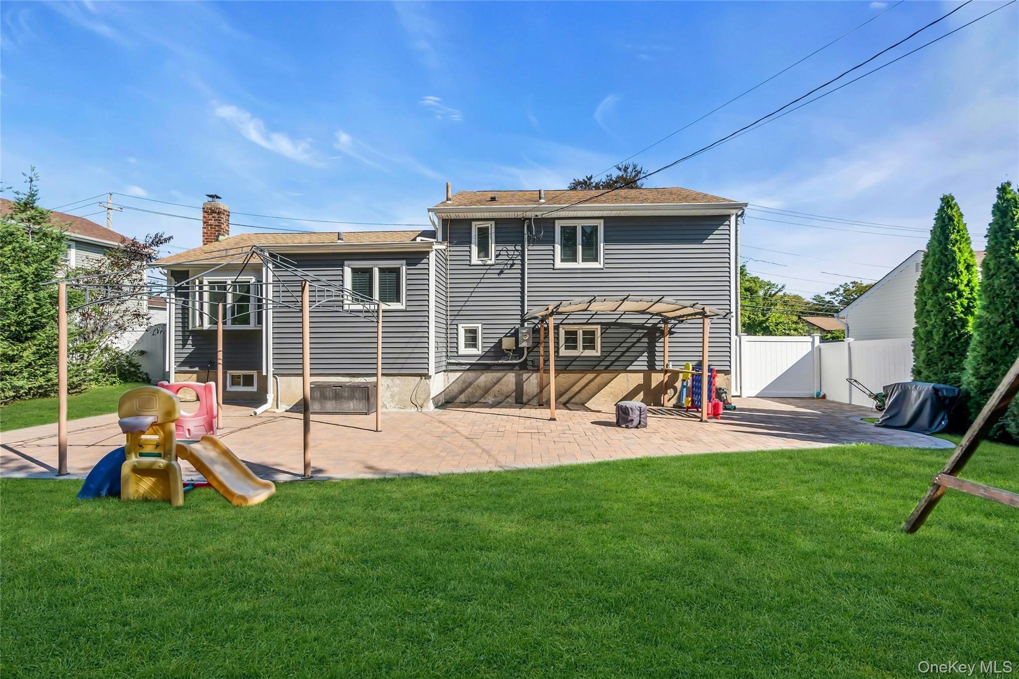 18 Haypath Road, Bethpage, NY 11714