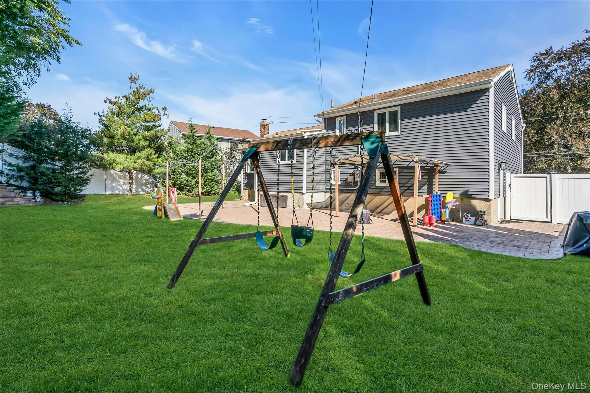 18 Haypath Road, Bethpage, NY 11714