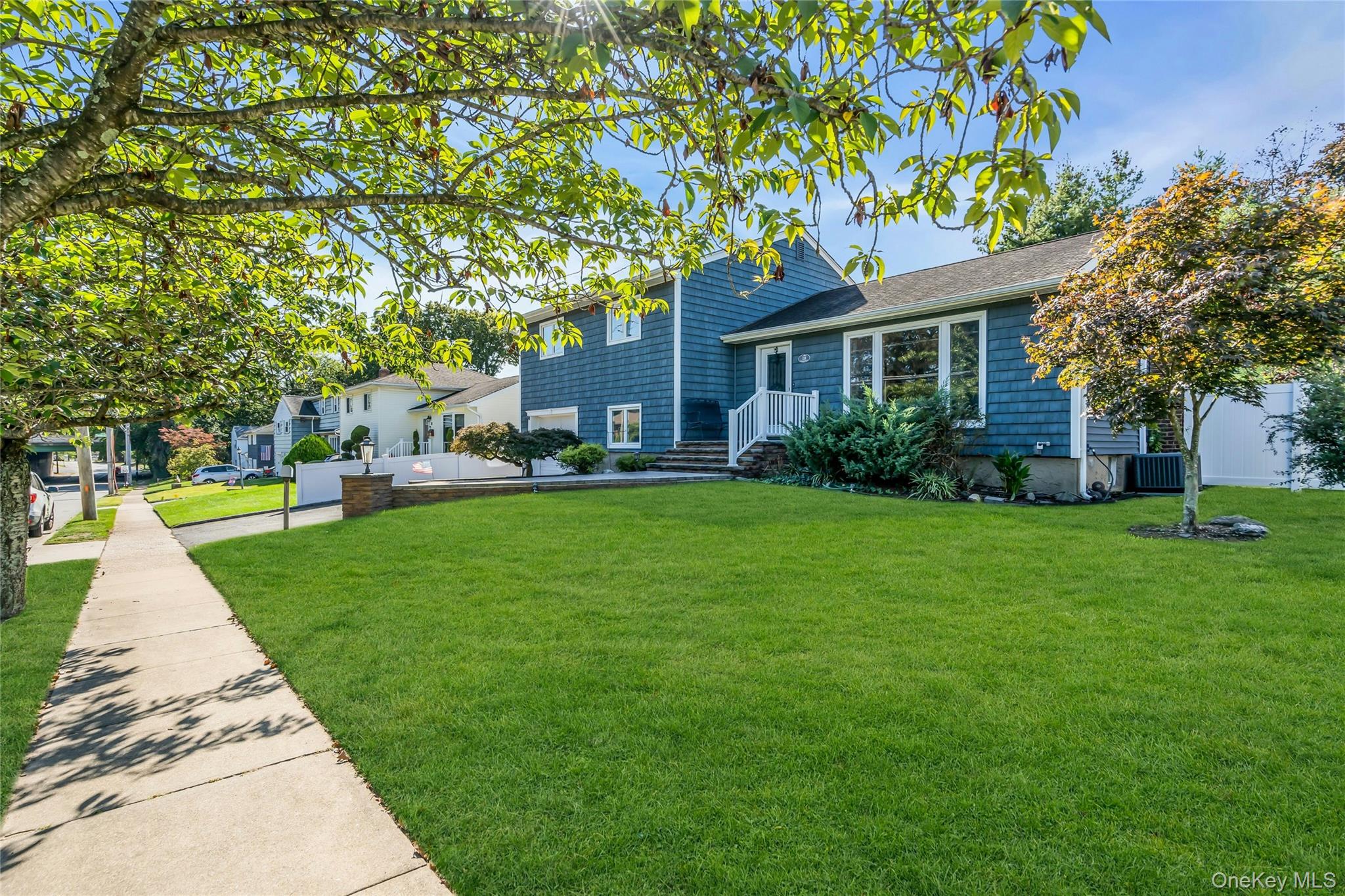 18 Haypath Road, Bethpage, NY 11714