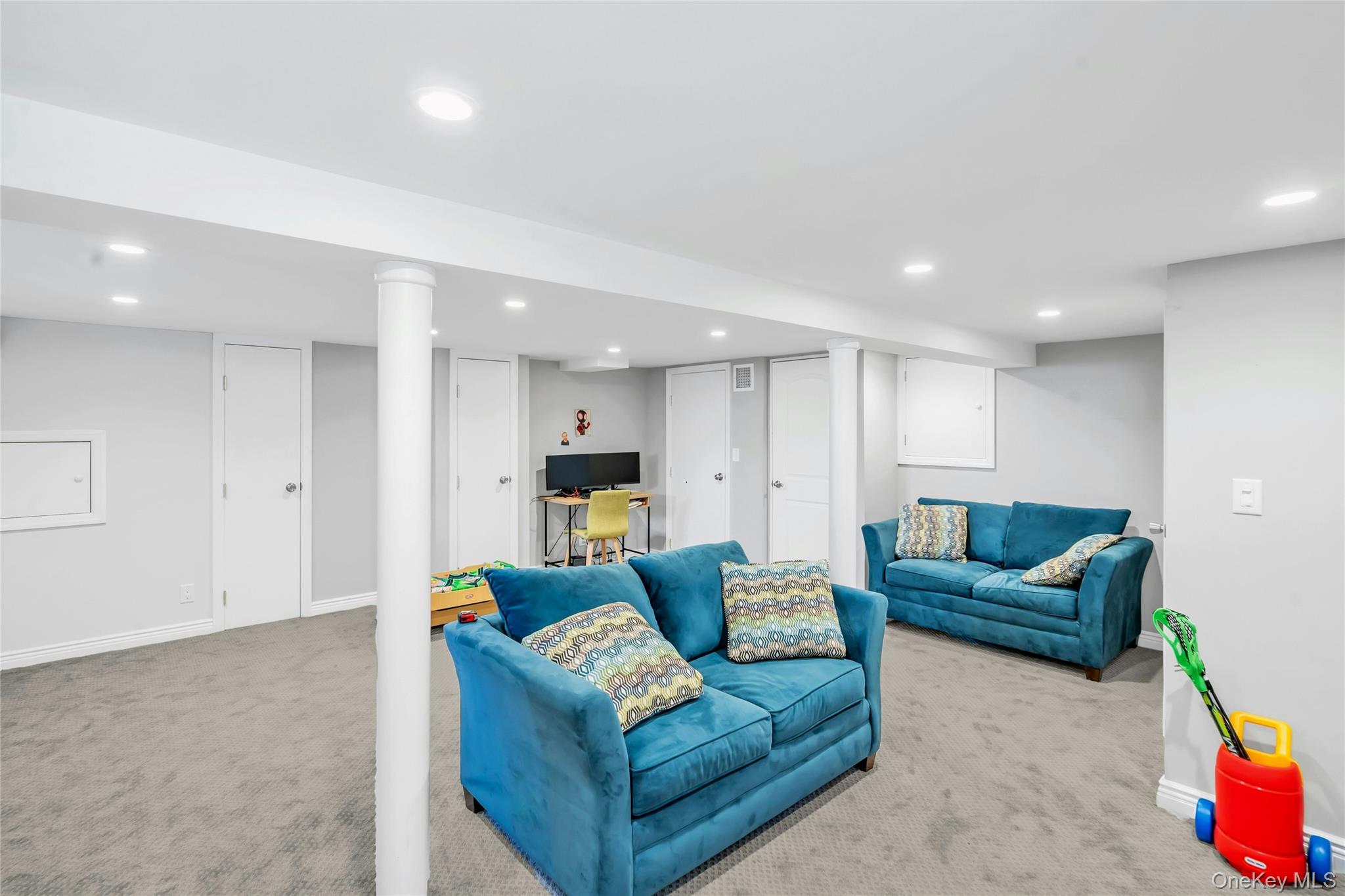 18 Haypath Road, Bethpage, NY 11714