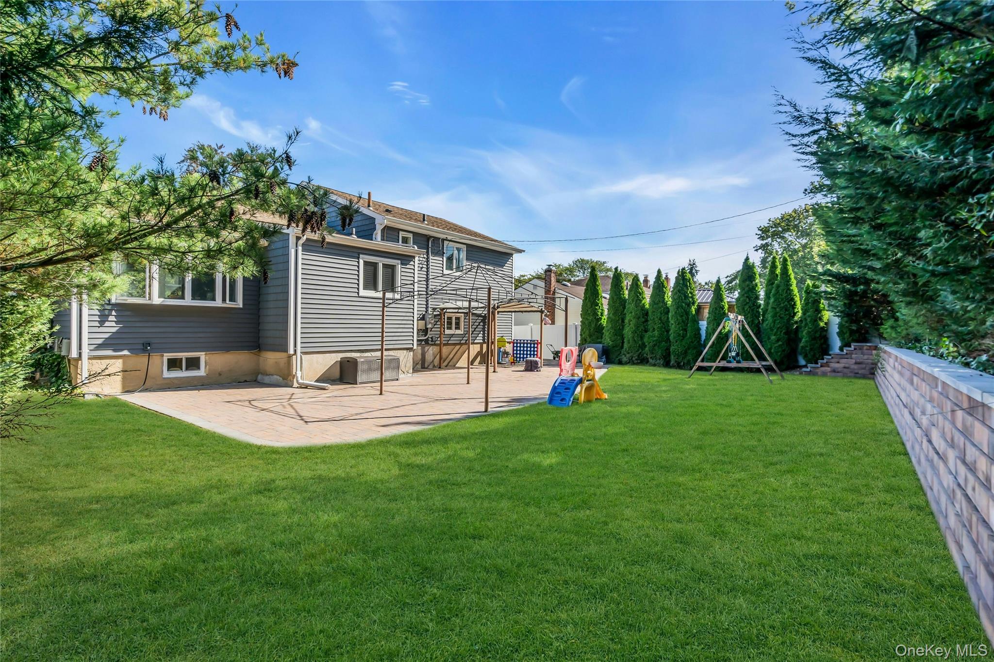 18 Haypath Road, Bethpage, NY 11714