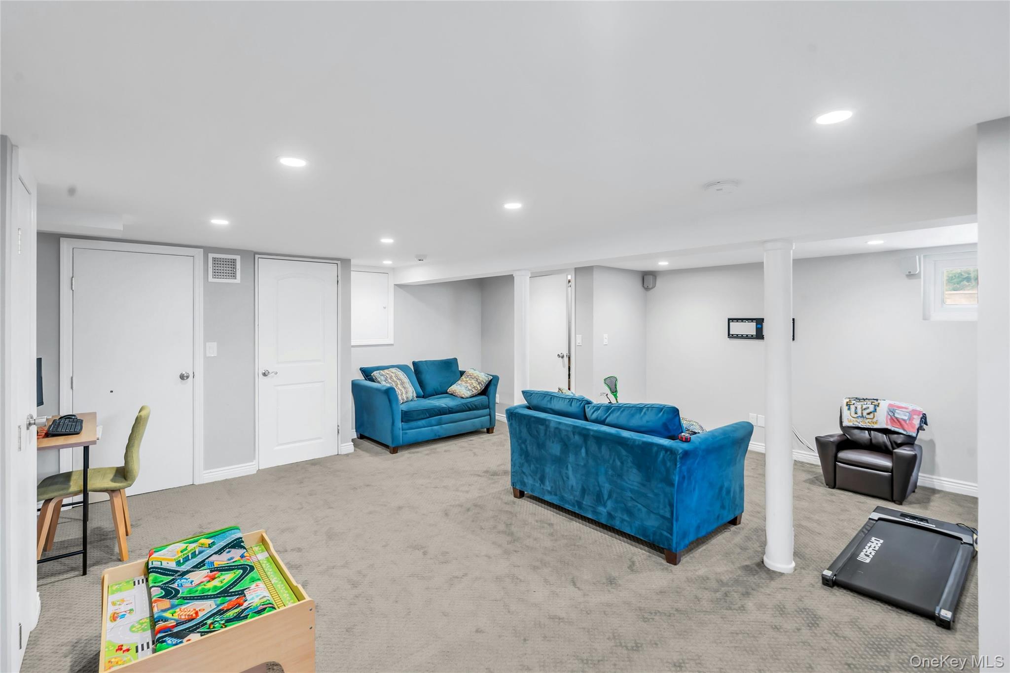 18 Haypath Road, Bethpage, NY 11714