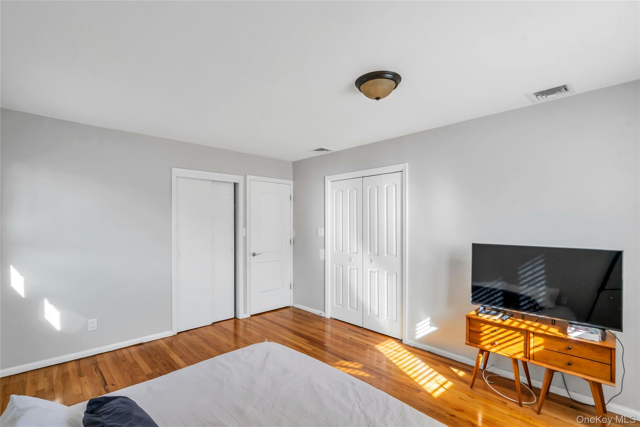 18 Haypath Road, Bethpage, NY 11714