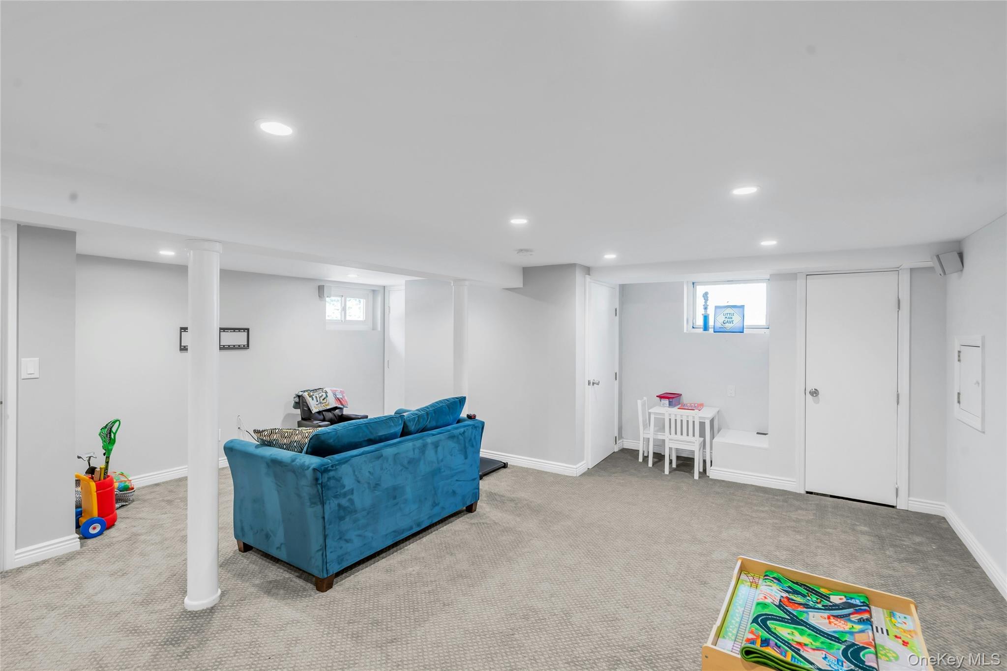 18 Haypath Road, Bethpage, NY 11714