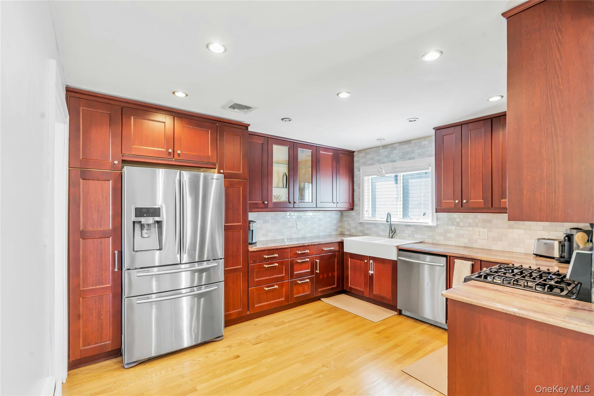 18 Haypath Road, Bethpage, NY 11714