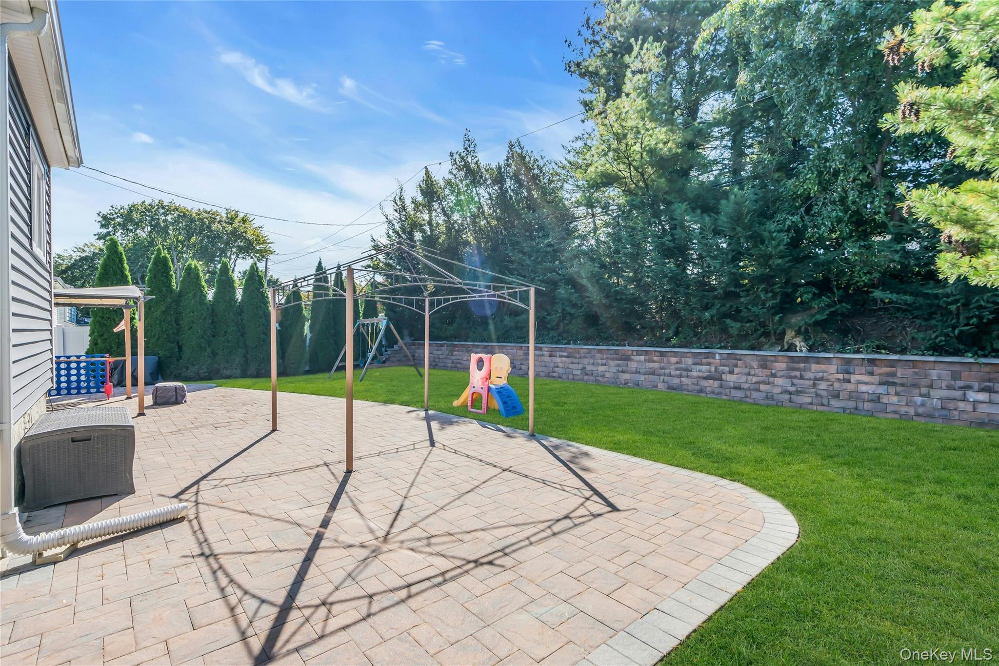 18 Haypath Road, Bethpage, NY 11714