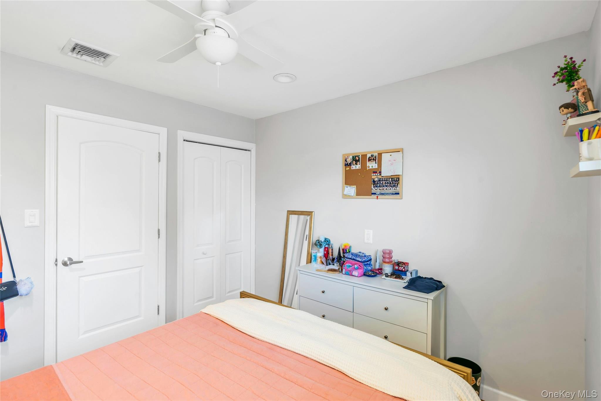 18 Haypath Road, Bethpage, NY 11714