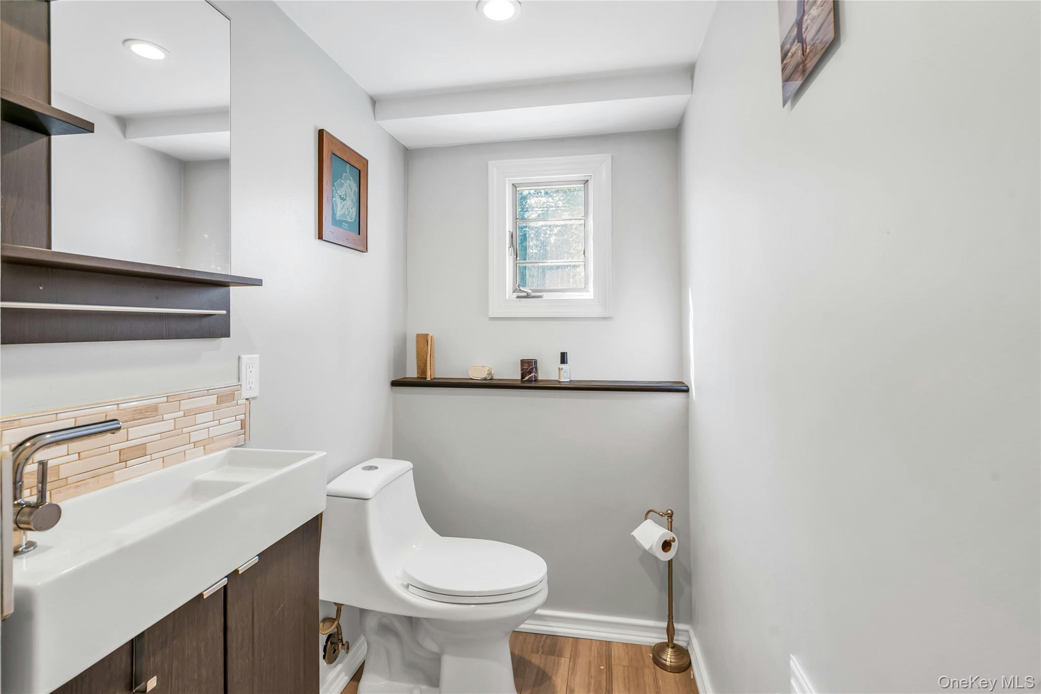 18 Haypath Road, Bethpage, NY 11714