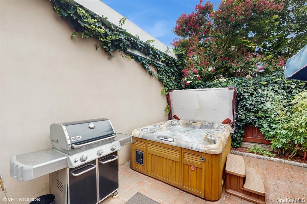 64-13 72 St, Middle Village, NY 11379