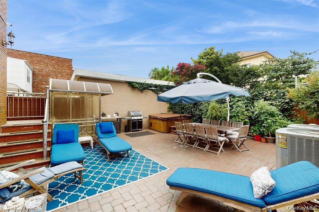 64-13 72 St, Middle Village, NY 11379