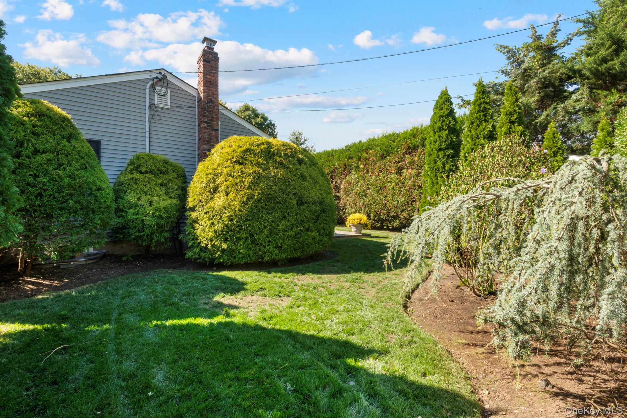 21 Dehan Street, Smithtown, NY 11787