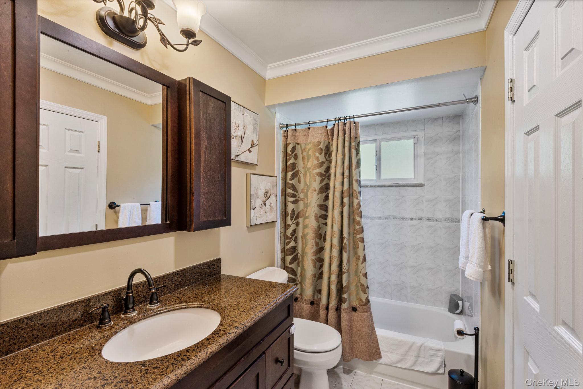 21 Dehan Street, Smithtown, NY 11787