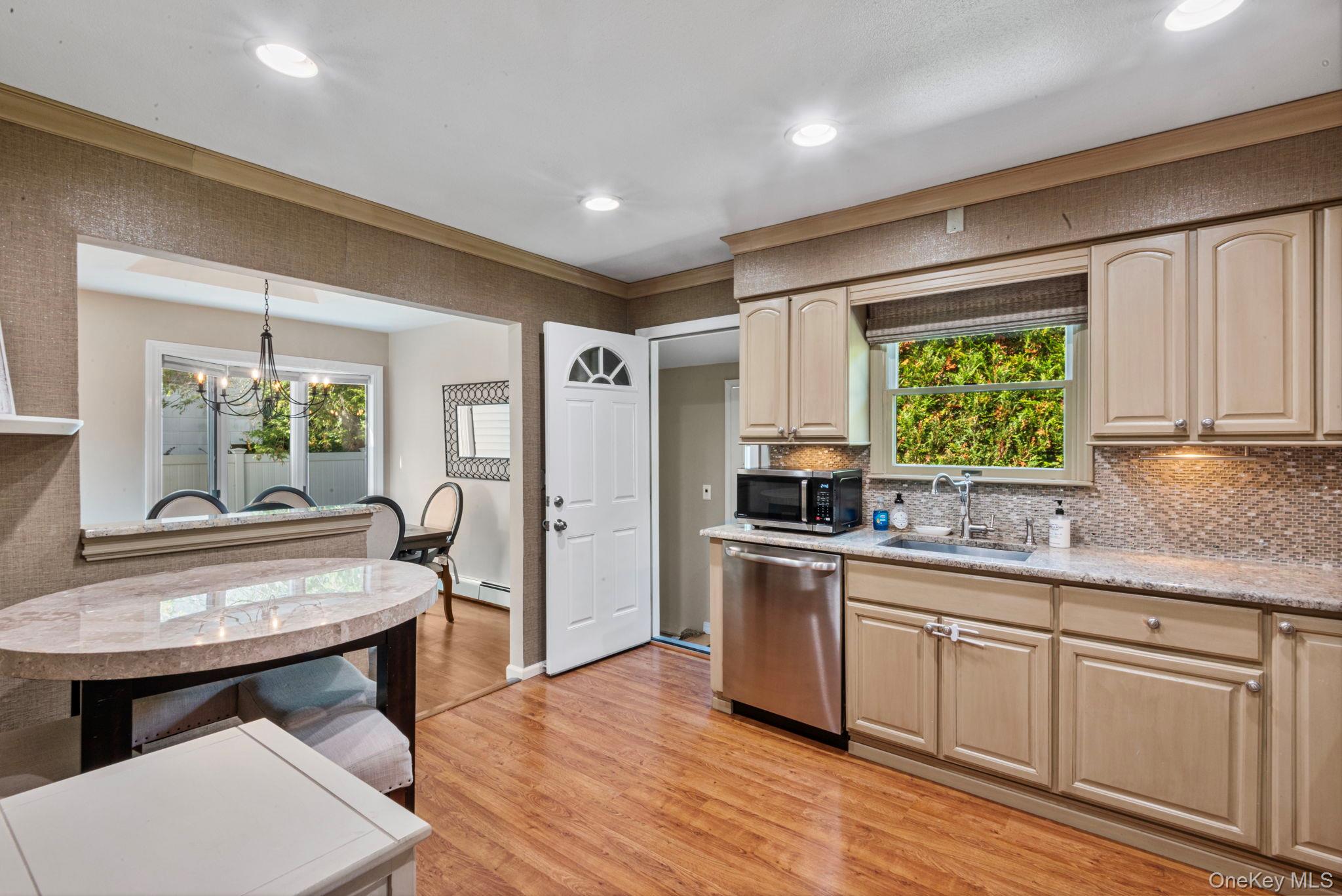 21 Dehan Street, Smithtown, NY 11787