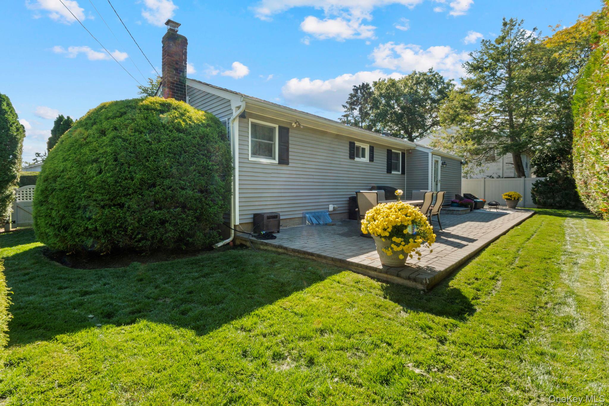 21 Dehan Street, Smithtown, NY 11787