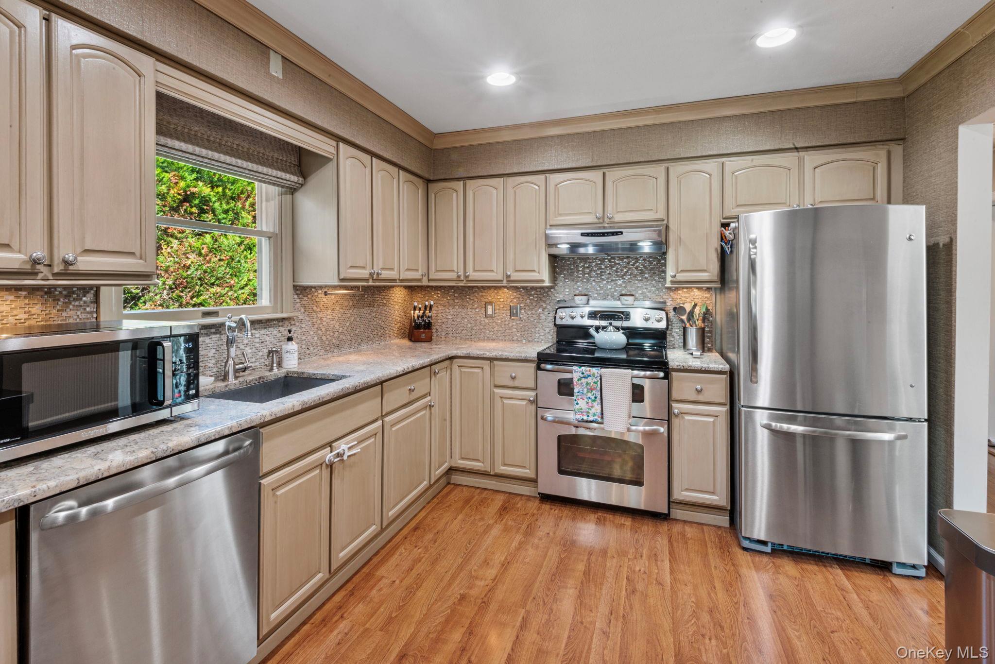 21 Dehan Street, Smithtown, NY 11787