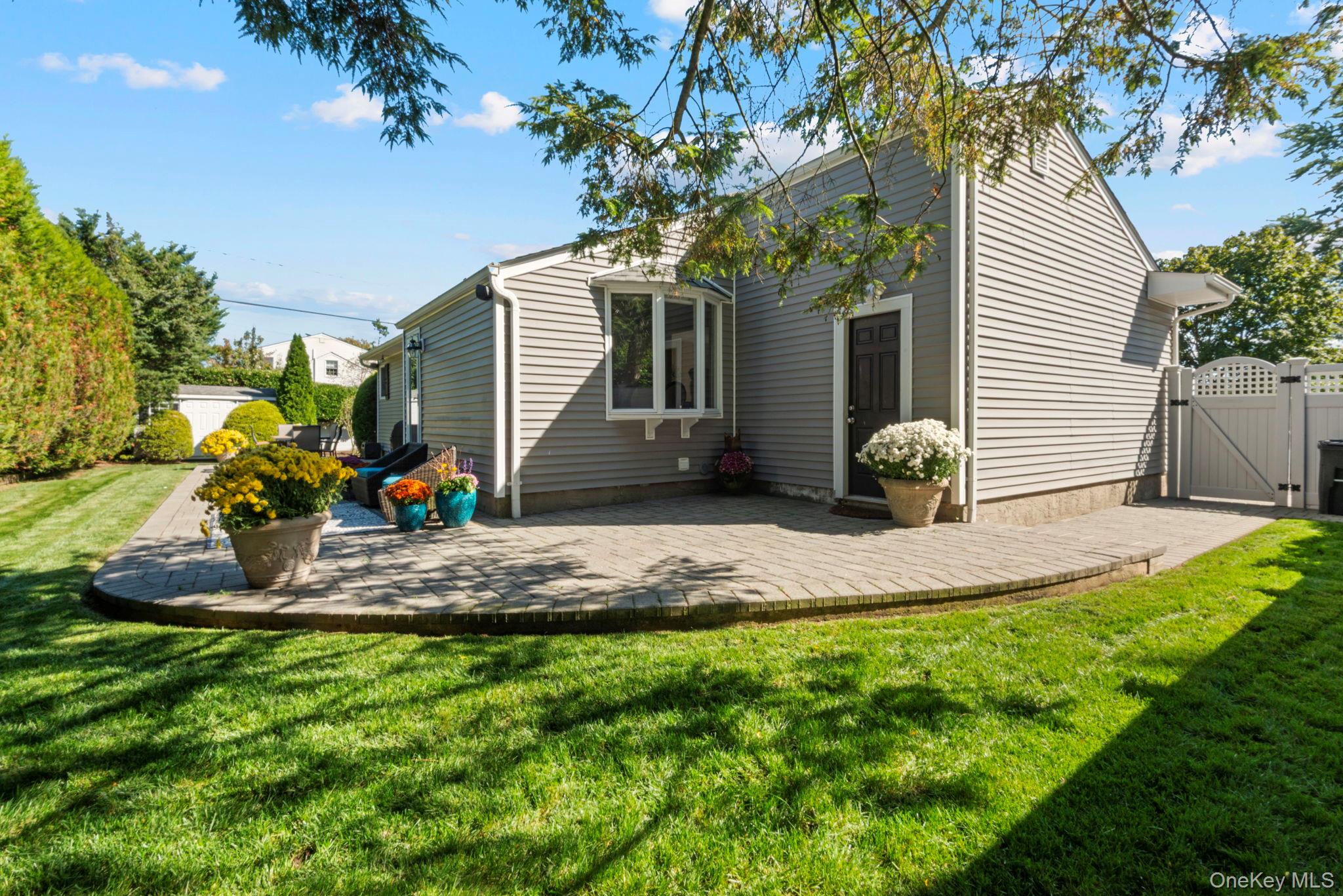 21 Dehan Street, Smithtown, NY 11787