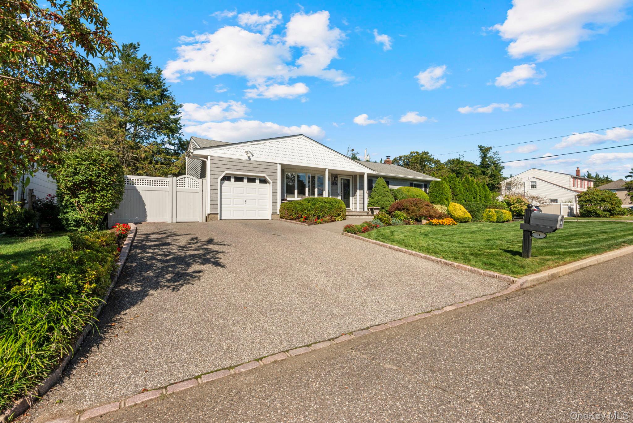 21 Dehan Street, Smithtown, NY 11787